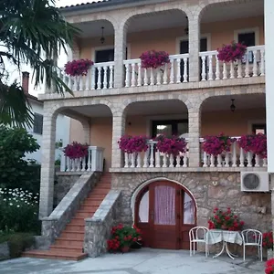https://apartments-amani.primorje-gorskikotar.com